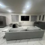 New! Upscale Modern Waterfront Apartment 3Br 3Ba