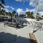 New! Upscale Modern Waterfront Apartment 3Br 3Ba