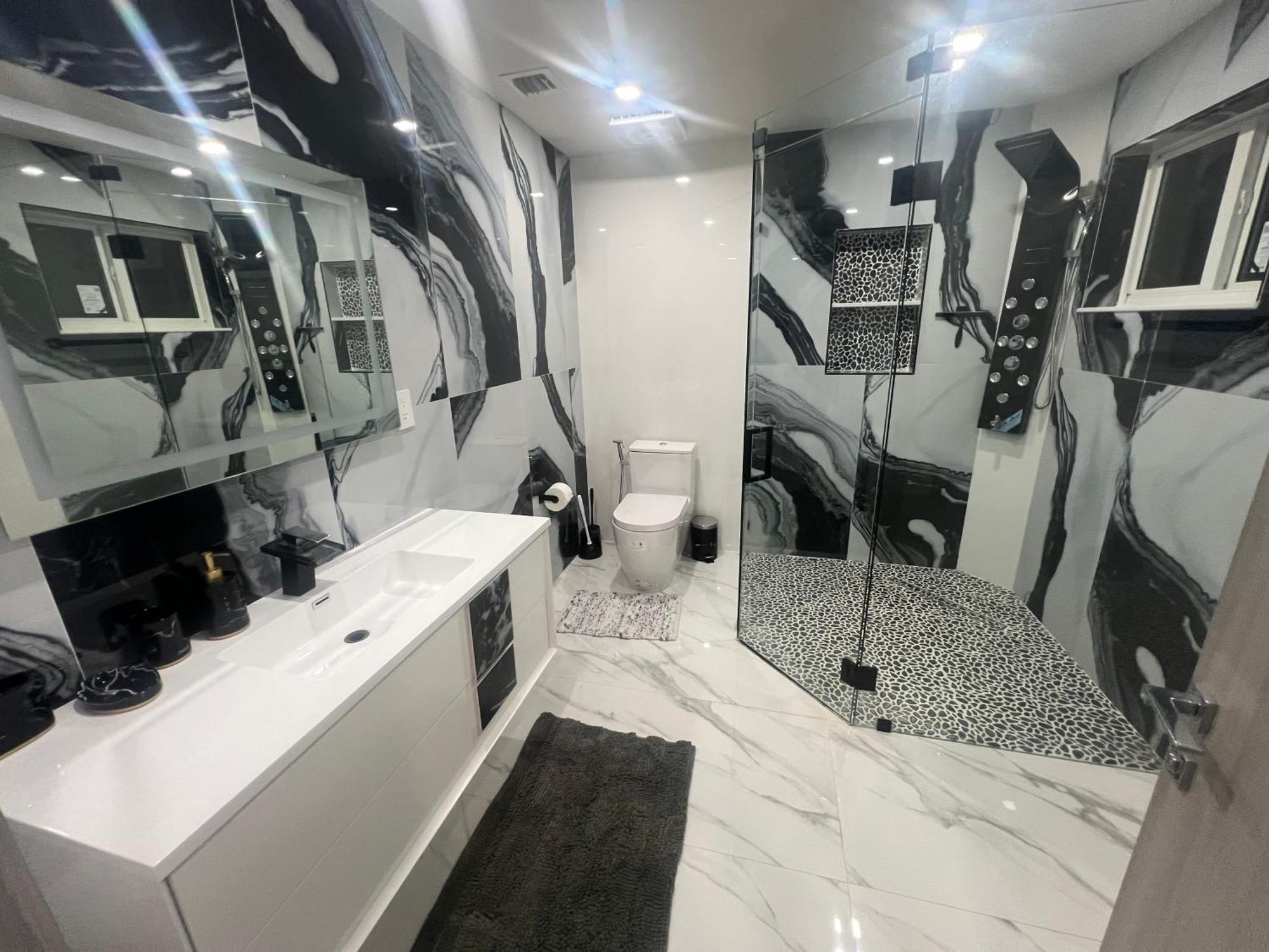 New! Upscale Modern Waterfront 3br 3ba * Miami
