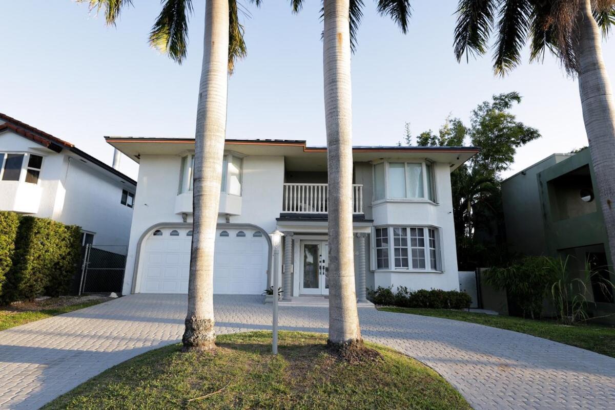 New! Upscale Modern Waterfront 3br 3ba Pousada