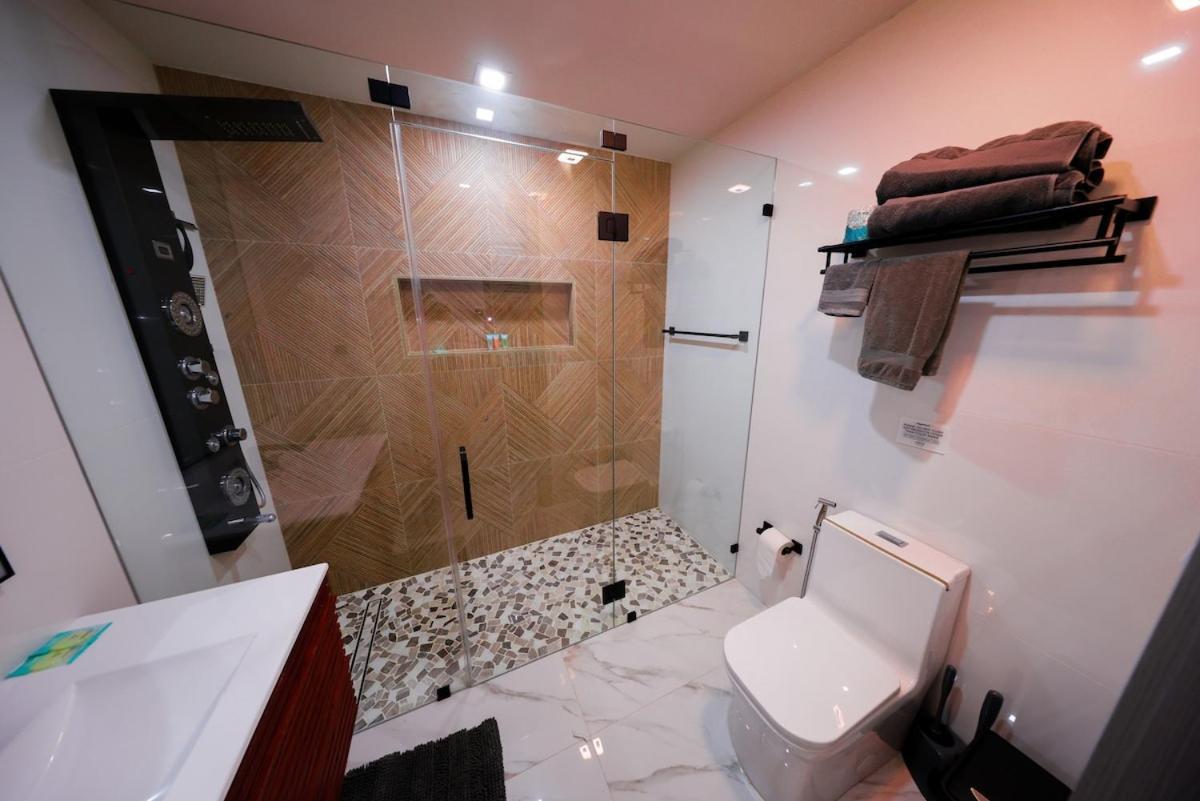 New! Upscale Modern Waterfront 3br 3ba Pousada