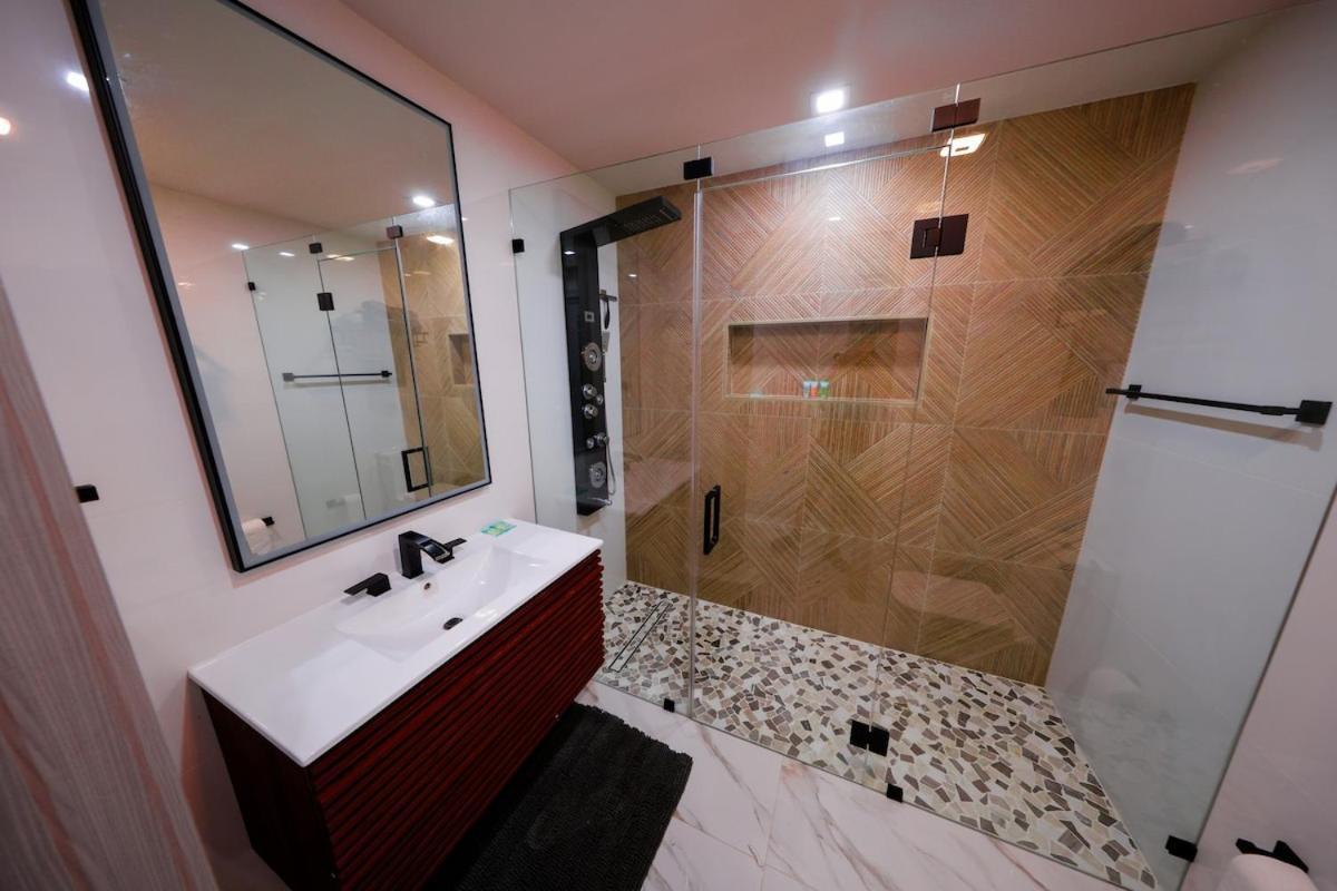 New! Upscale Modern Waterfront 3br 3ba Pousada