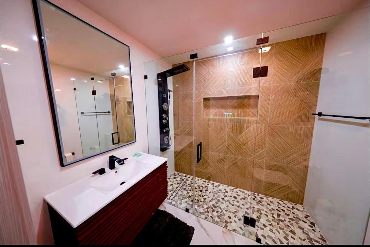 Pousada New! Upscale Modern Waterfront 3br 3ba Miami