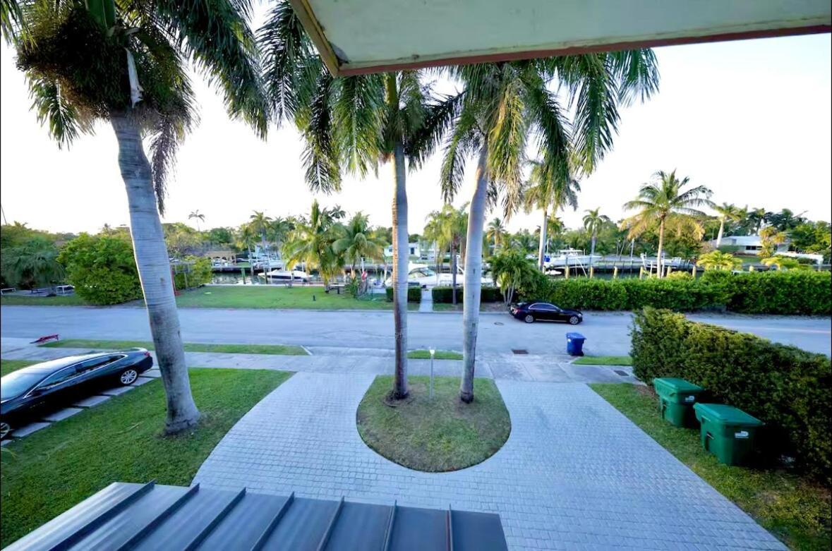 New! Upscale Modern Waterfront 3br 3ba * Miami