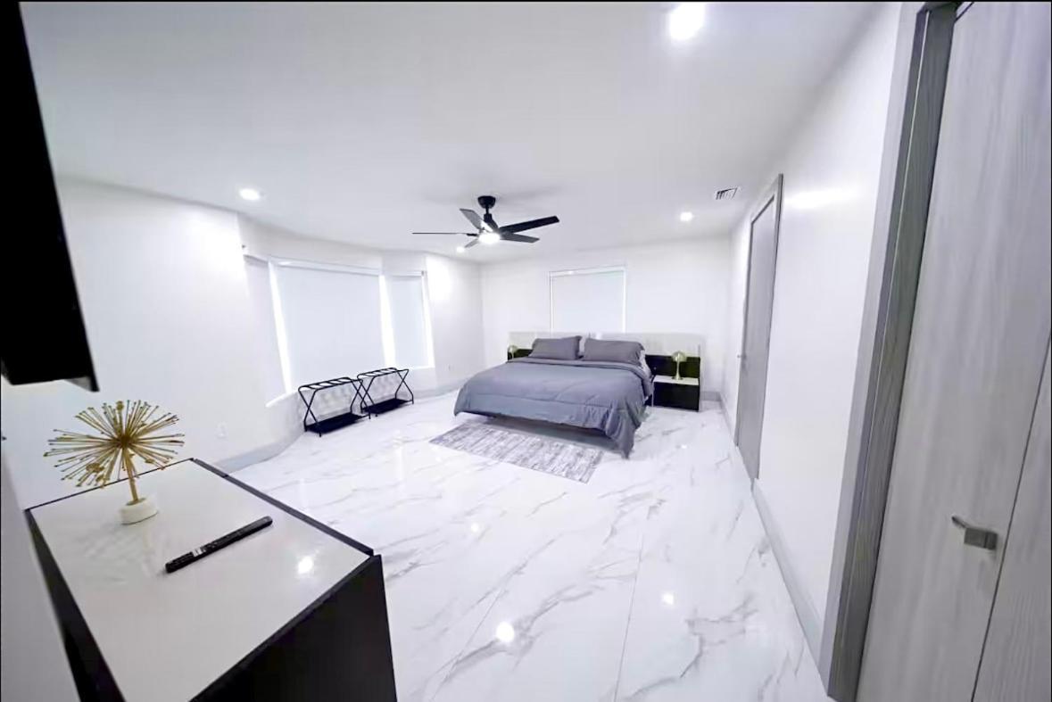 New! Upscale Modern Waterfront 3br 3ba Pousada