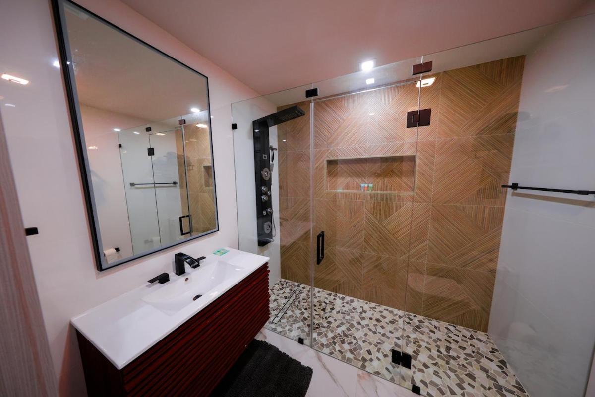 New! Upscale Modern Waterfront 3br 3ba * Miami
