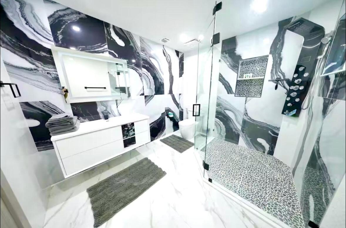 New! Upscale Modern Waterfront 3br 3ba Pousada