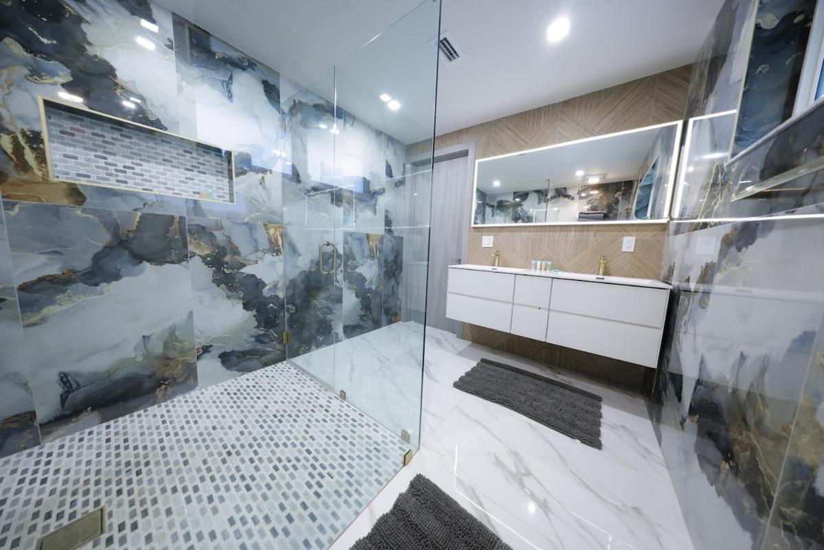 New! Upscale Modern Waterfront 3br 3ba Miami