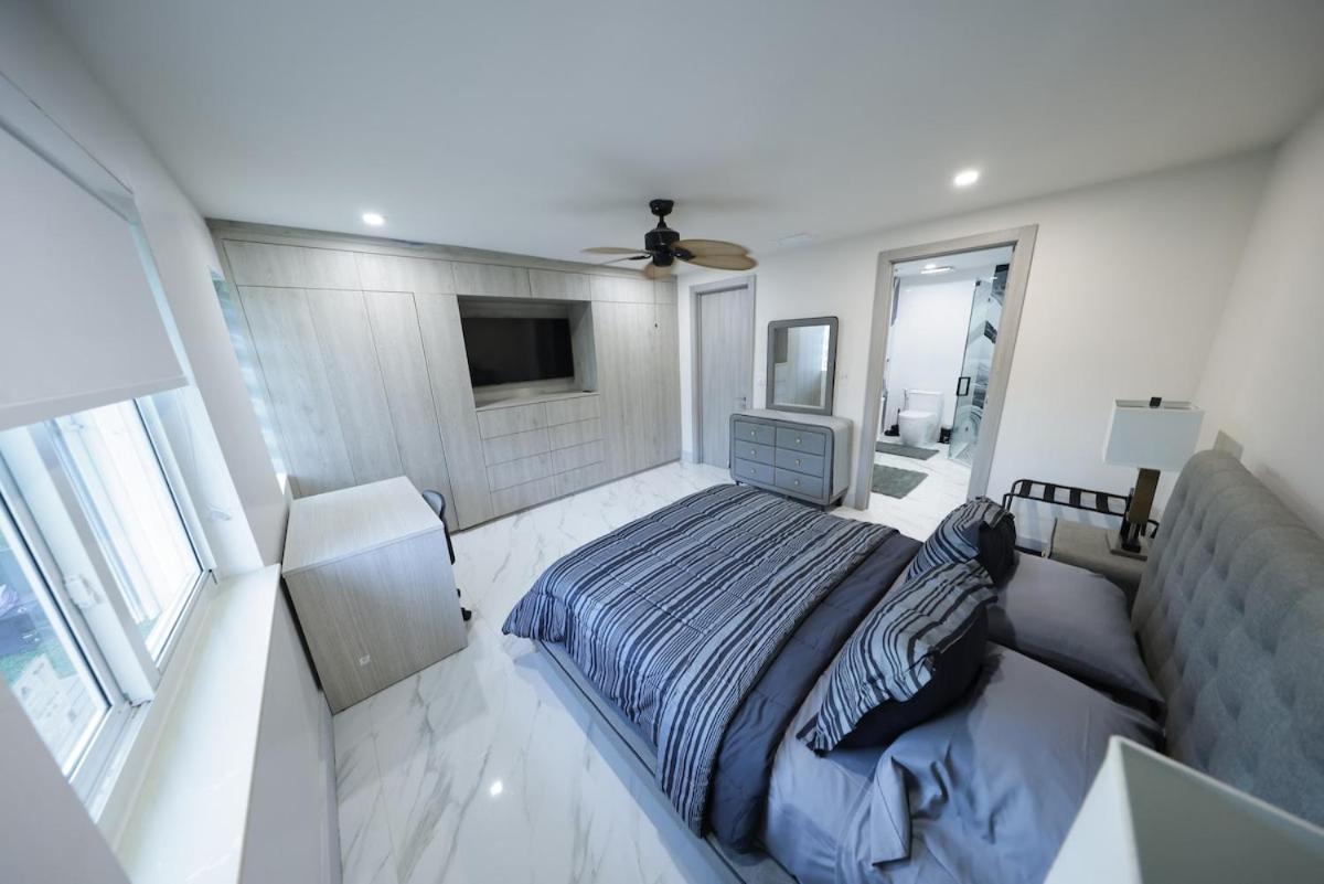 New! Upscale Modern Waterfront 3br 3ba *
