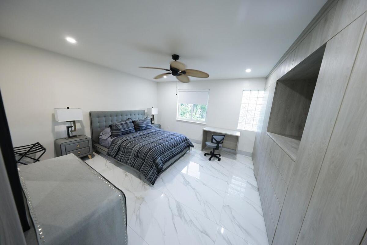 New! Upscale Modern Waterfront 3br 3ba *