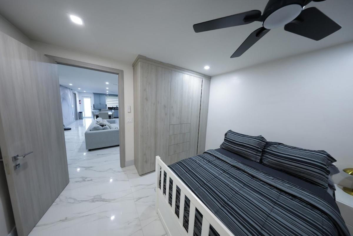 New! Upscale Modern Waterfront 3br 3ba Pousada