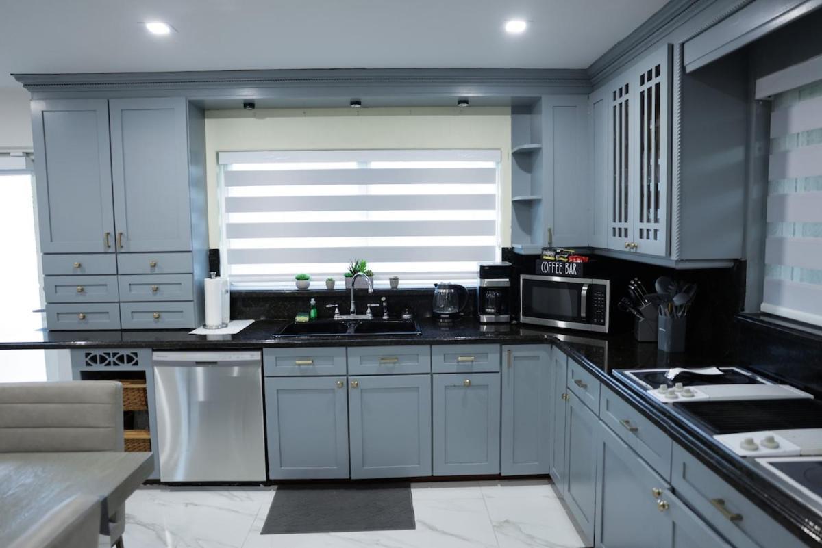 New! Upscale Modern Waterfront 3br 3ba * Miami