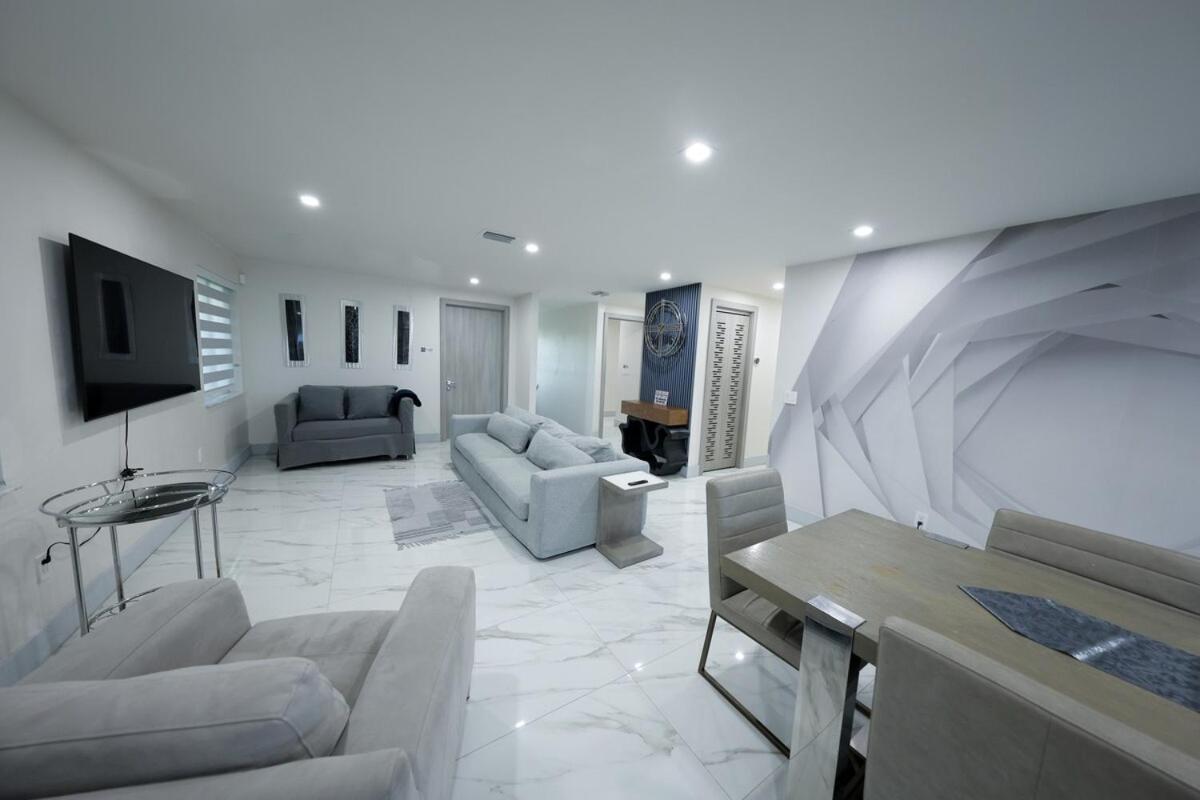 New! Upscale Modern Waterfront 3br 3ba * Miami