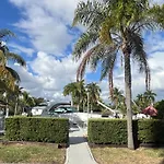 New! Upscale Modern Waterfront Apartment 3Br 3Ba