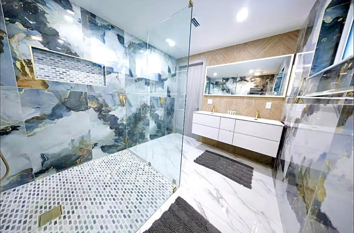New! Upscale Modern Waterfront 3br 3ba *