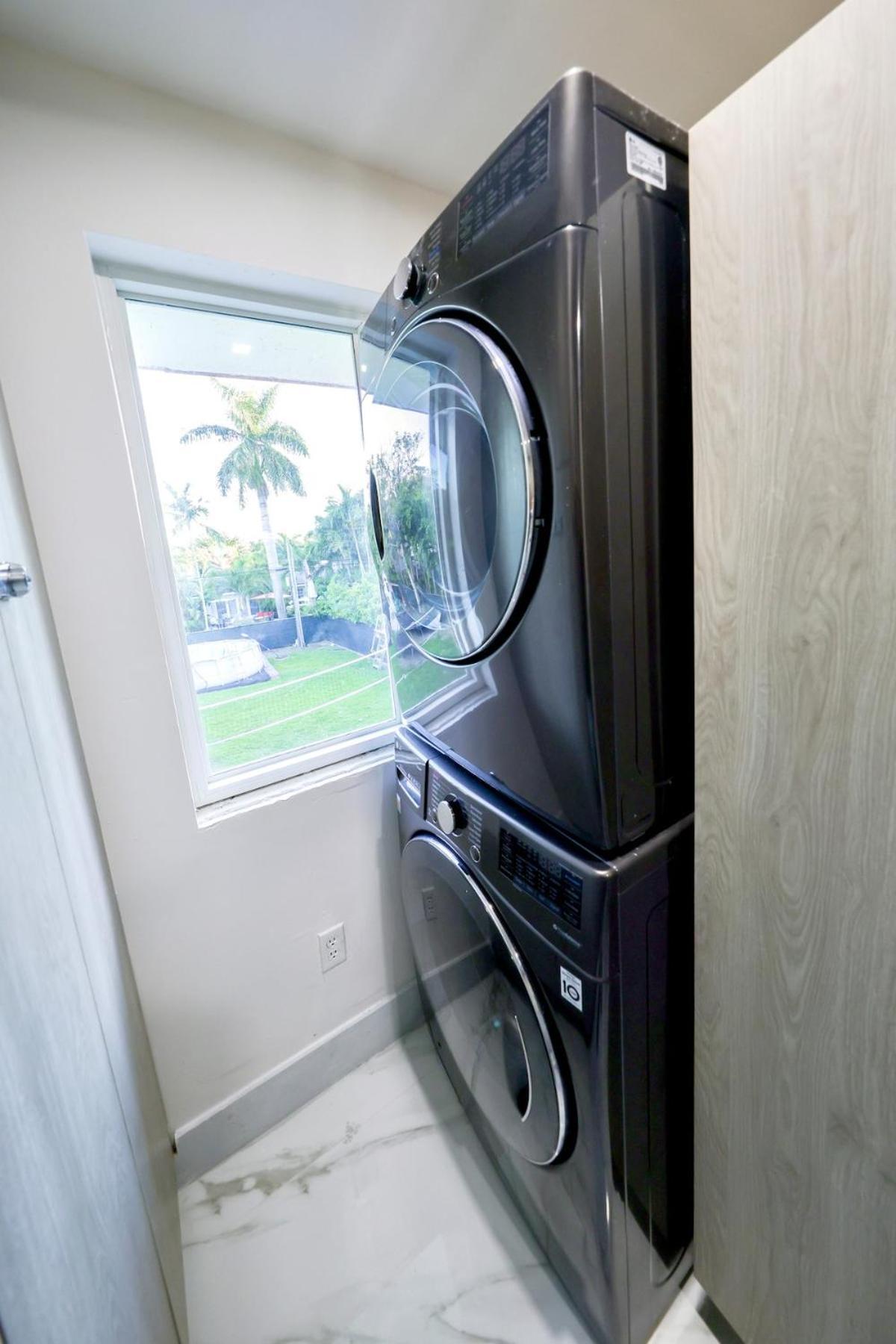 New! Upscale Modern Waterfront 3br 3ba Miami